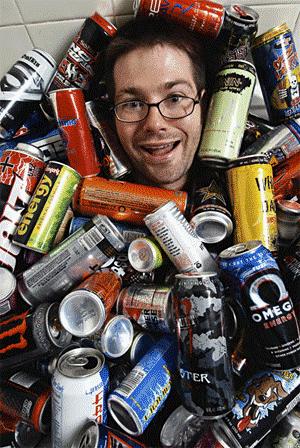 Neberte mě doslova...Ale i ve stáčírně se topí v plechovkách :) energy-drinks2